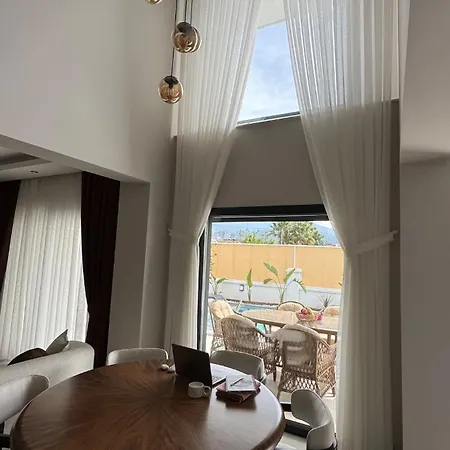 Capella Βίλα Φετιγιέ